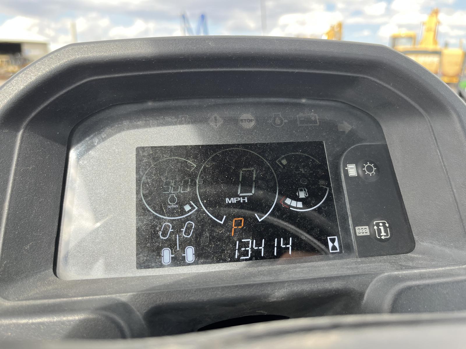 ./imagenes/INVOICE/2019/18261/JOHN DEERE XUV835E (8).JPG